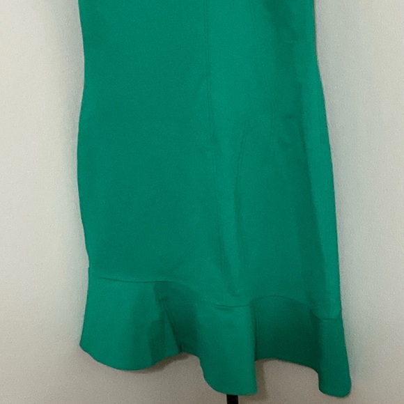 and now this Green V-Neck Sleeveless Ruffle Hem Midi Dress - XS - Picture 6 of 7